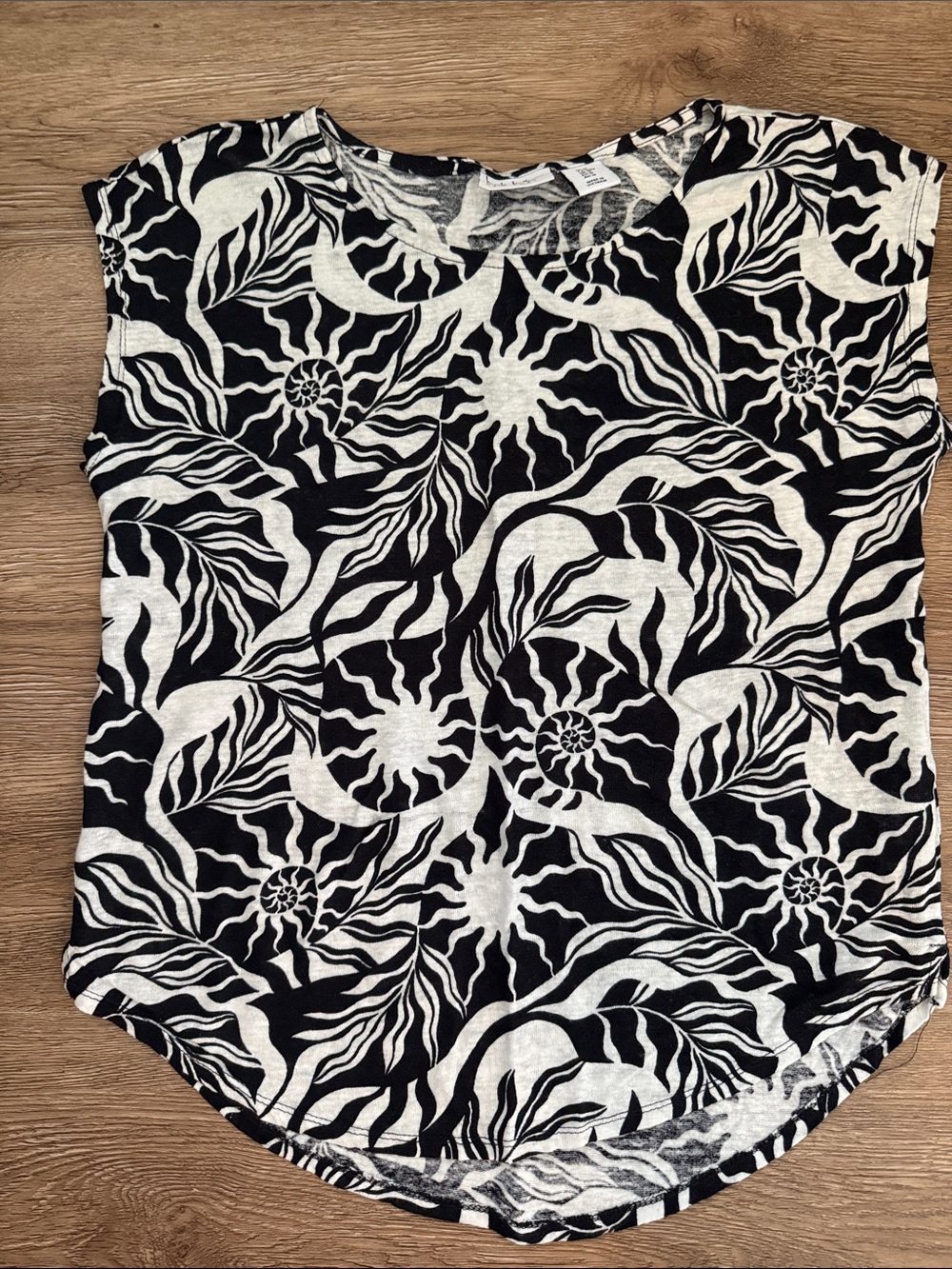 Nicole Milker Black & White Abstract Linen Sunburst Cap-Sleeve Top